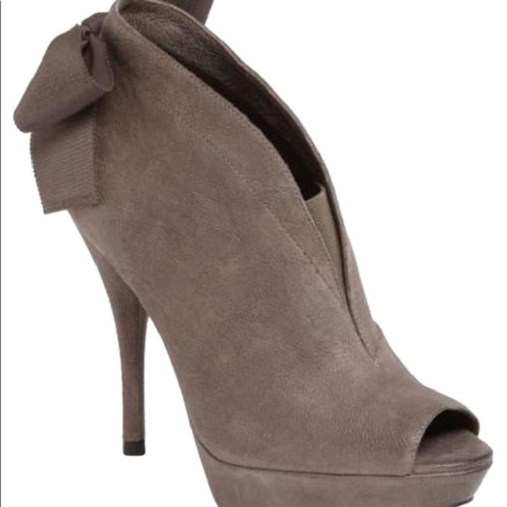 Vera wang platform Riley open toe pump